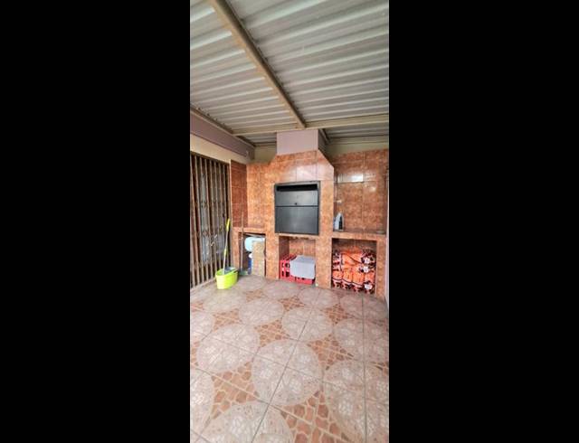 3 BEDROOM TOWNHOUSE FOR SALE IN VANDERBIJLPARK SE 2